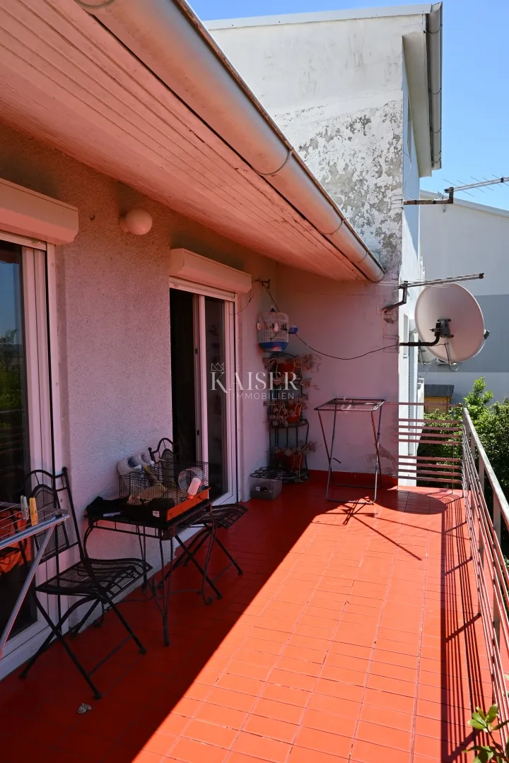 crikvenica - trosoban stan sa velikom okućnicom - slika 59