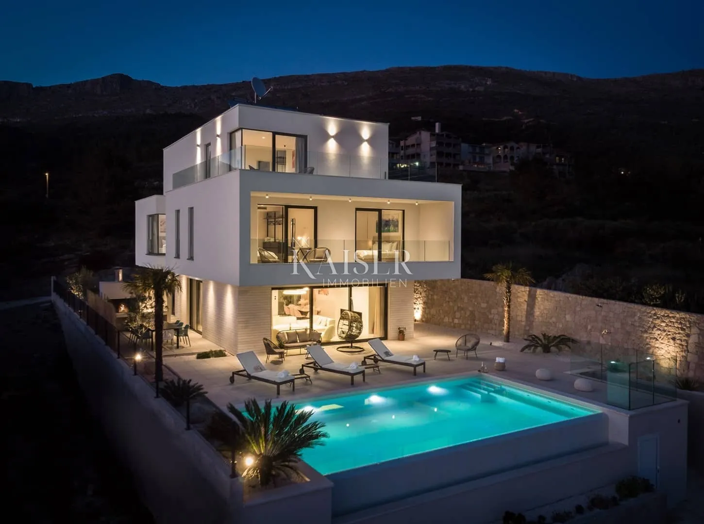 split - moderna vila s bazenom - slika 32
