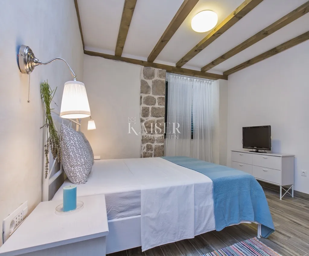 otok šipan - kamena kuća uz more - slika 18