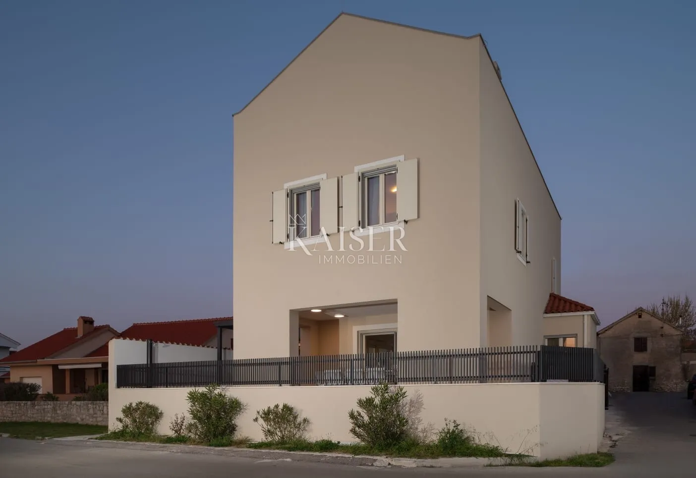 zadar, nin: luksuzna vila 1. red do mora s grijanim bazenom - slika 7
