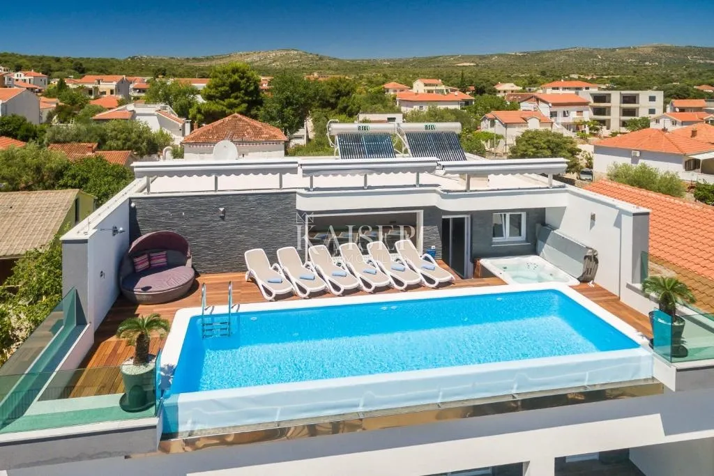 šibenik-rogoznica - luksuzna vila s pogledom na more - slika 8