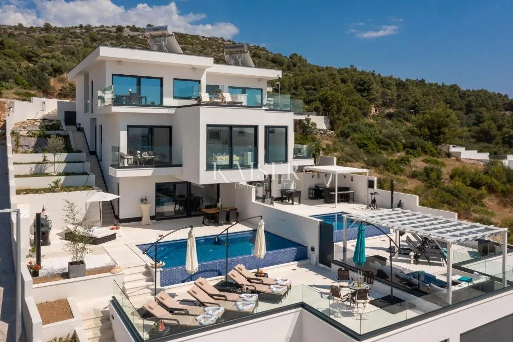 Šibenik-Rogoznica – Moderna luksuzna vila s panoramskim pogledom na more i infinity bazenom
