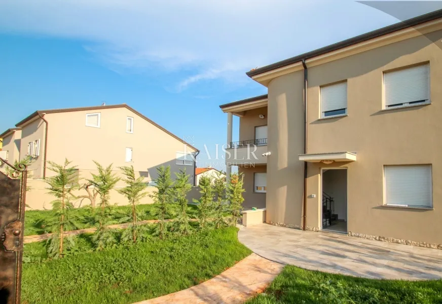 novigrad, istra, prekrasno uređen trosoban stan blizu centra grada. - slika 18