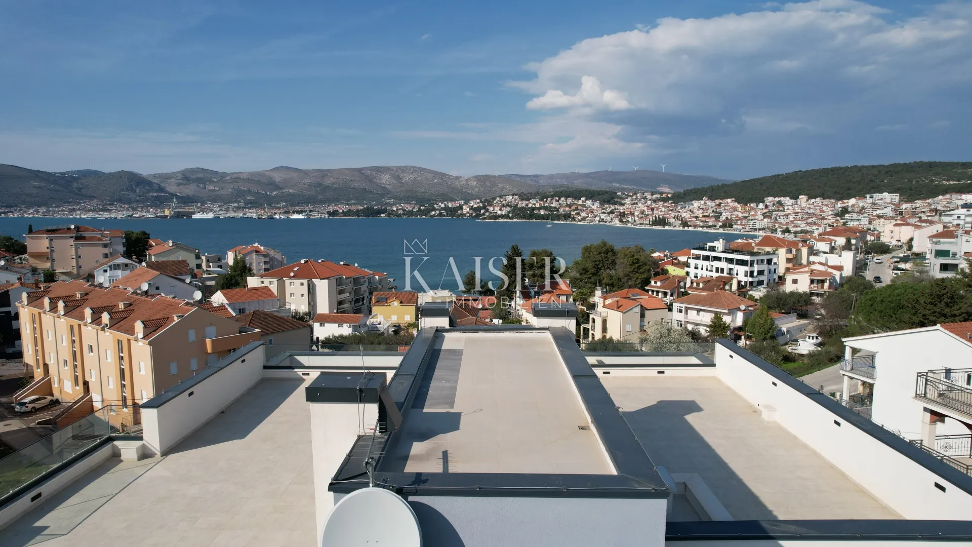 okrug gornji, čiovo - luksuzni penthouse s krovnom terasom i panoramskim pogledom na more - slika 3