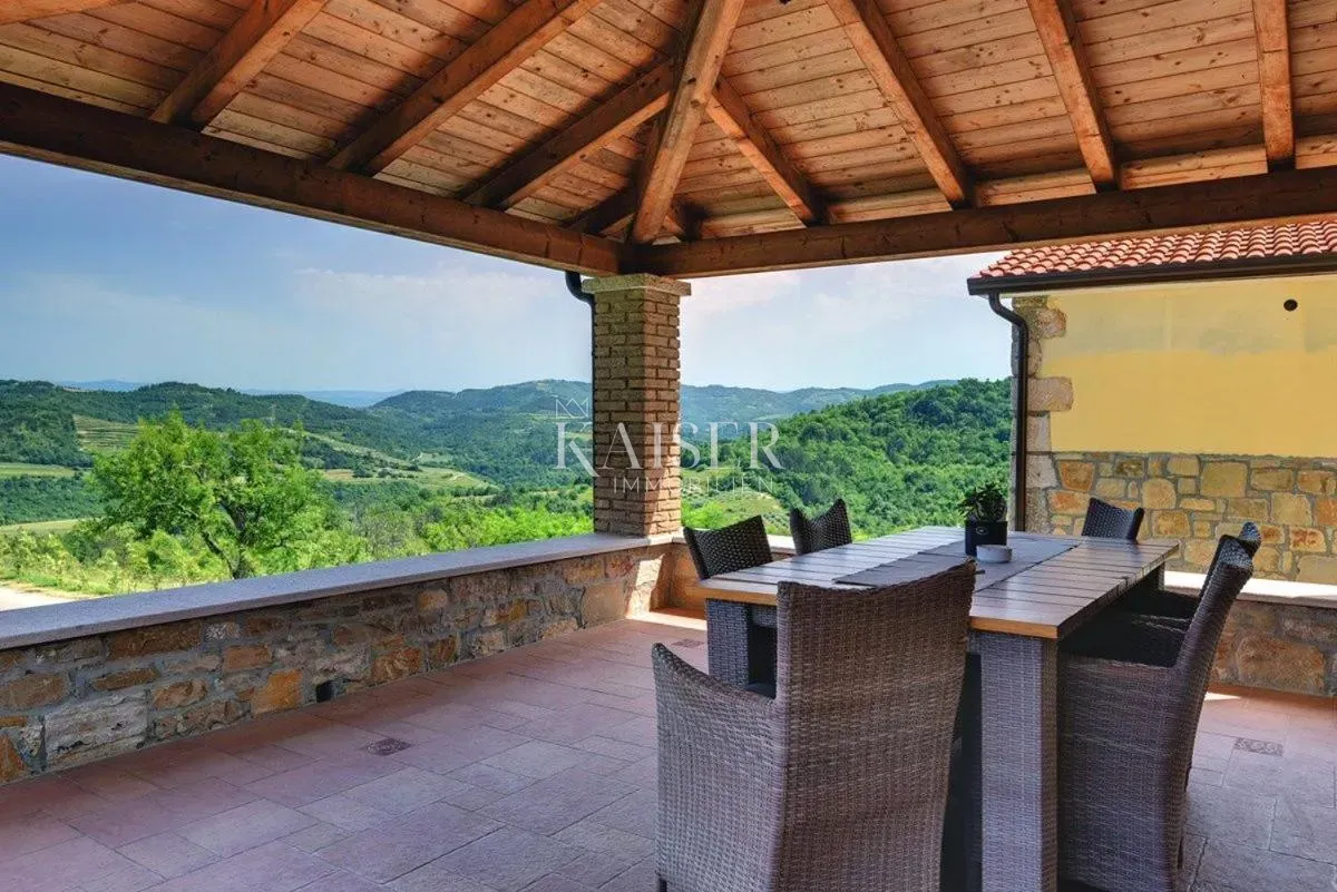 istra, pazin okolica - kuća 270m2 sa bazenom i prekrasnom okućnicom - slika 32