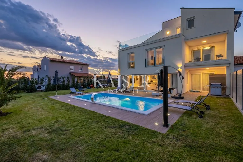 istra - poreč, vila sa grijanim bazenom i saunom pogled more - slika 15