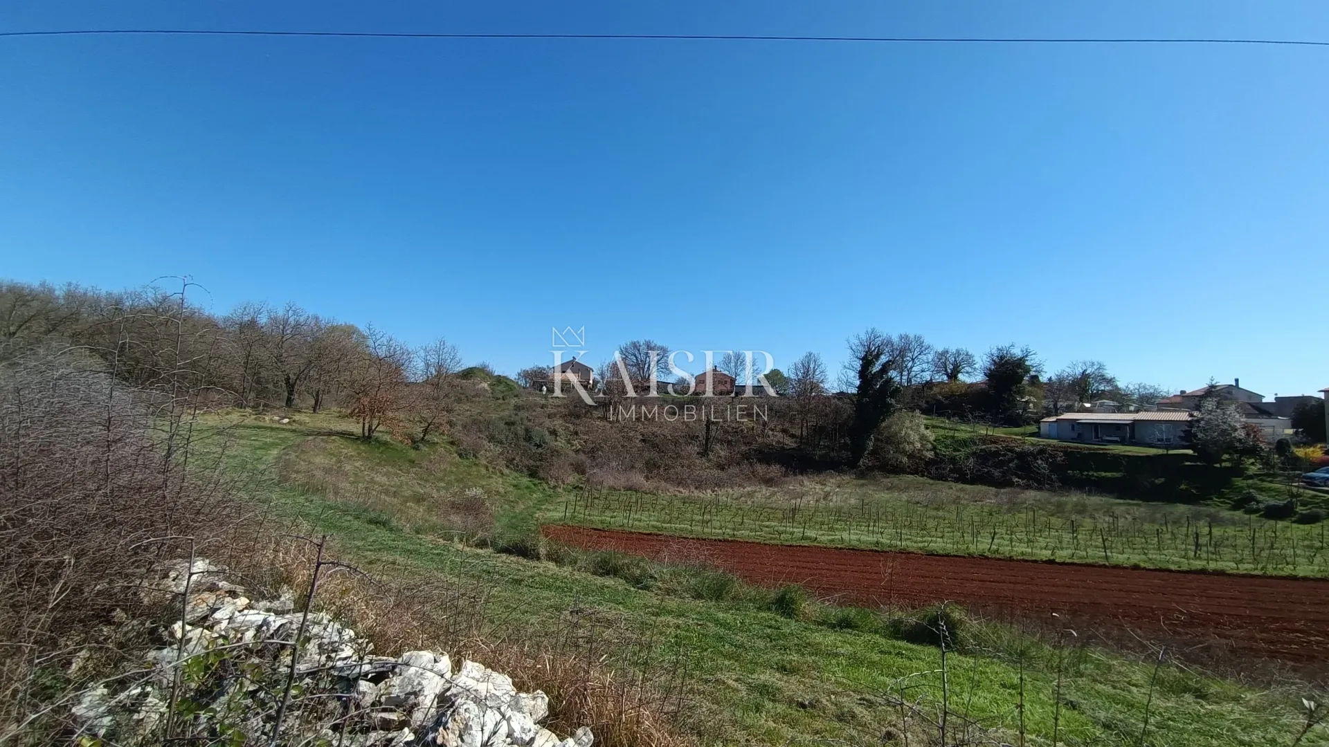 Istra, Loborika- građevinsko zemljište 2700m2 velikim potencijalom - Loborika, Marčana