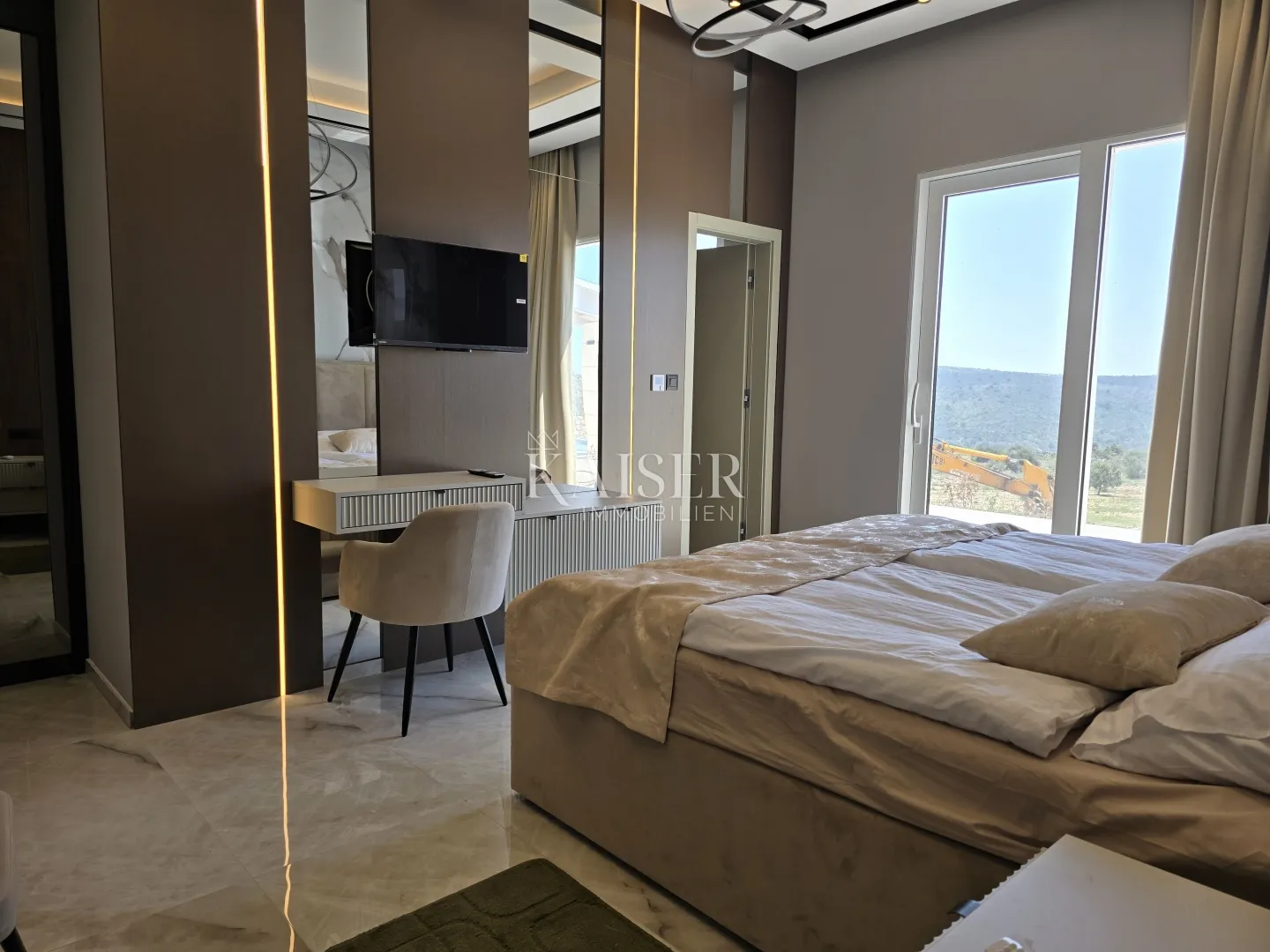 rogoznica- lukszuzna vila sa bazenom i teniskim terenom na 20000m2 - slika 57