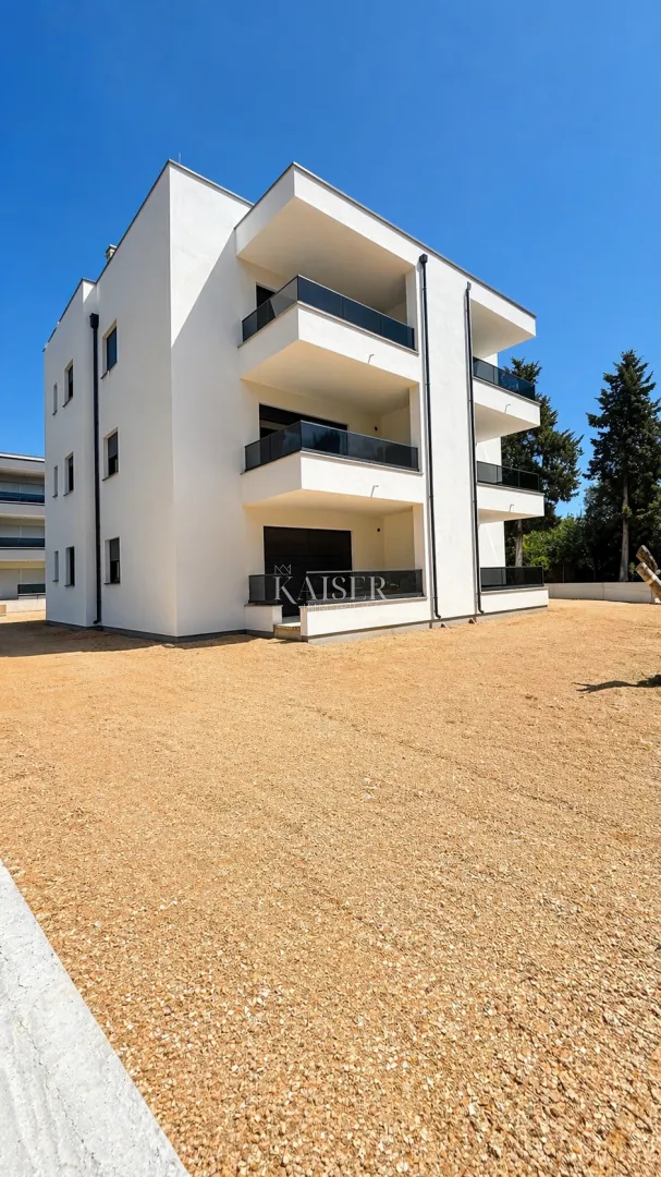 stan s1 s privatnim vrtom, 300 m od mora - slika 2