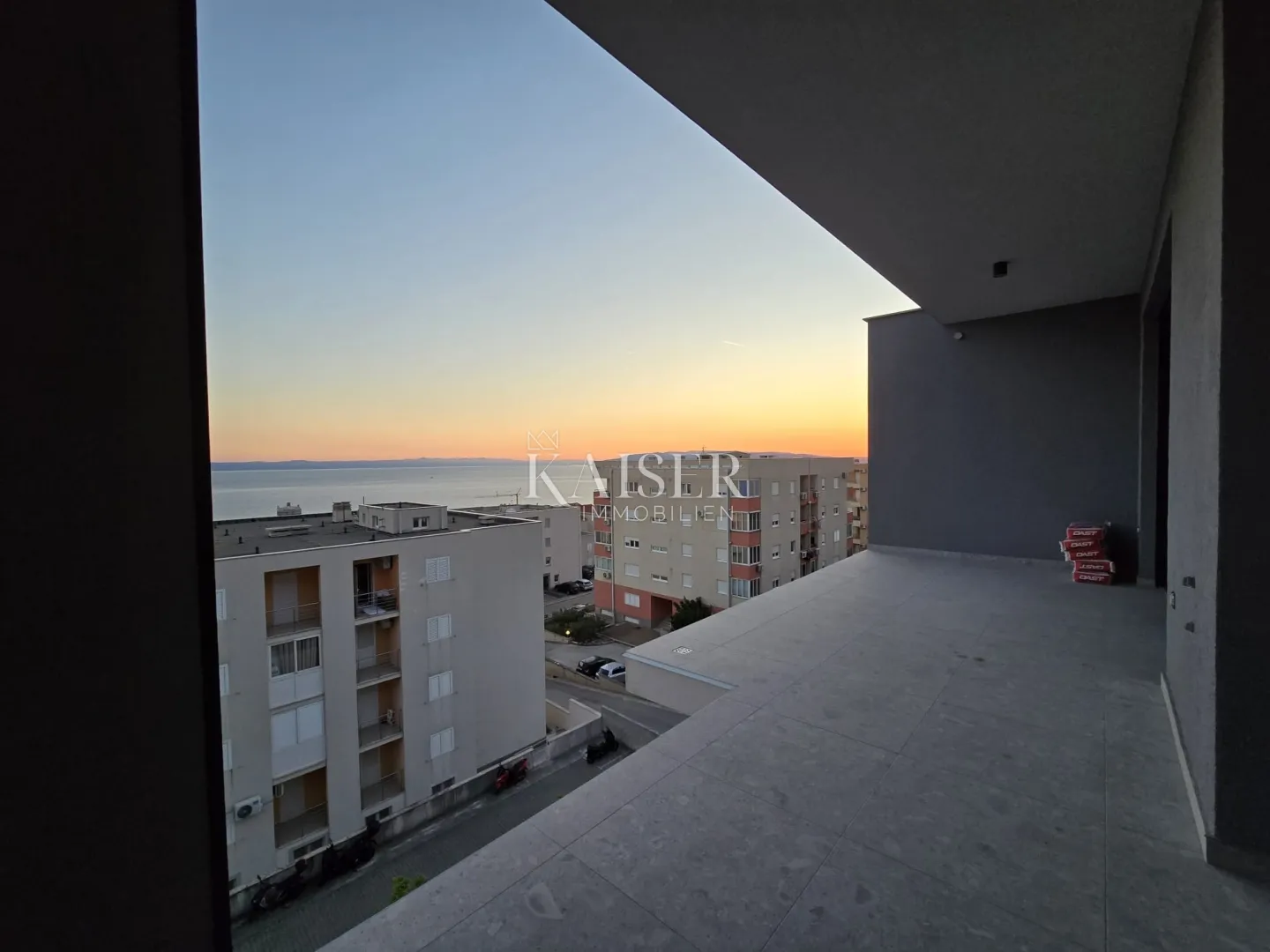 makarska - komforan dvosoban stan s velikom lođom u novogradnj 800m od mora - slika 8