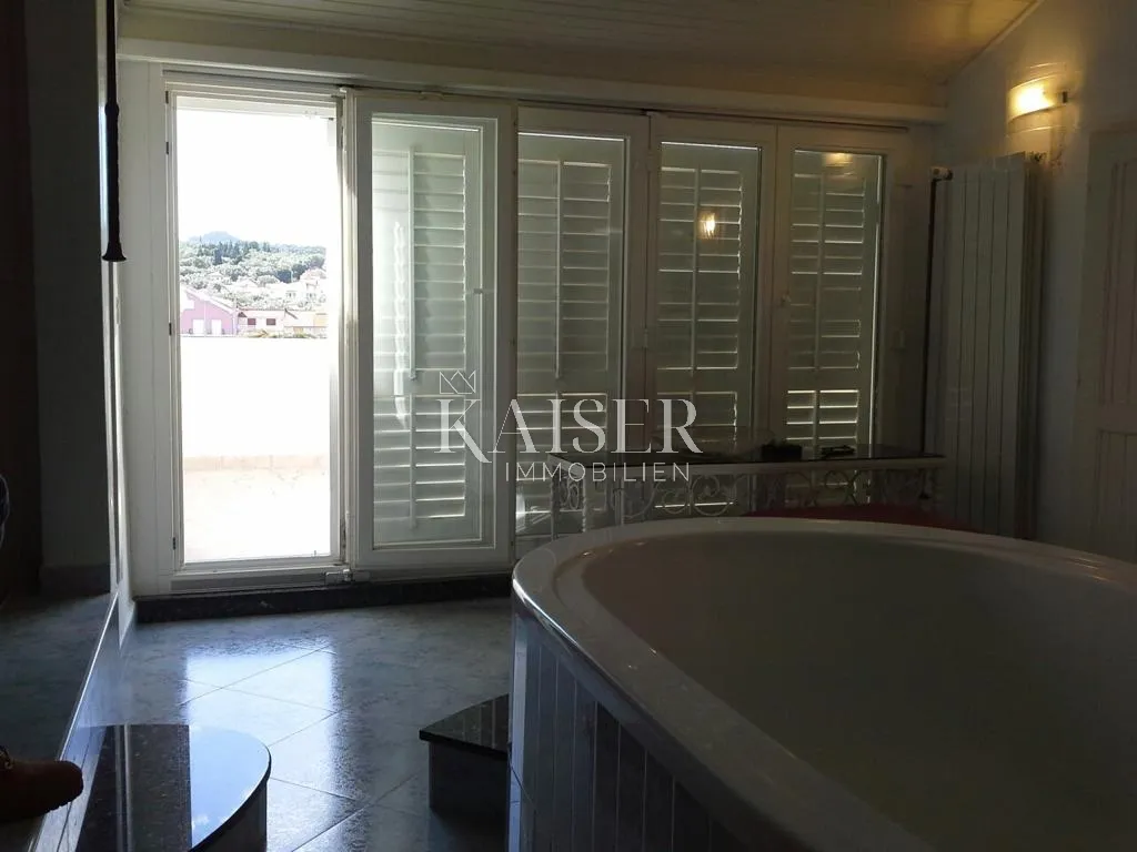 zadar, otok ugljan - dvoetažni stan 233m2, prvi red do mora - slika 7