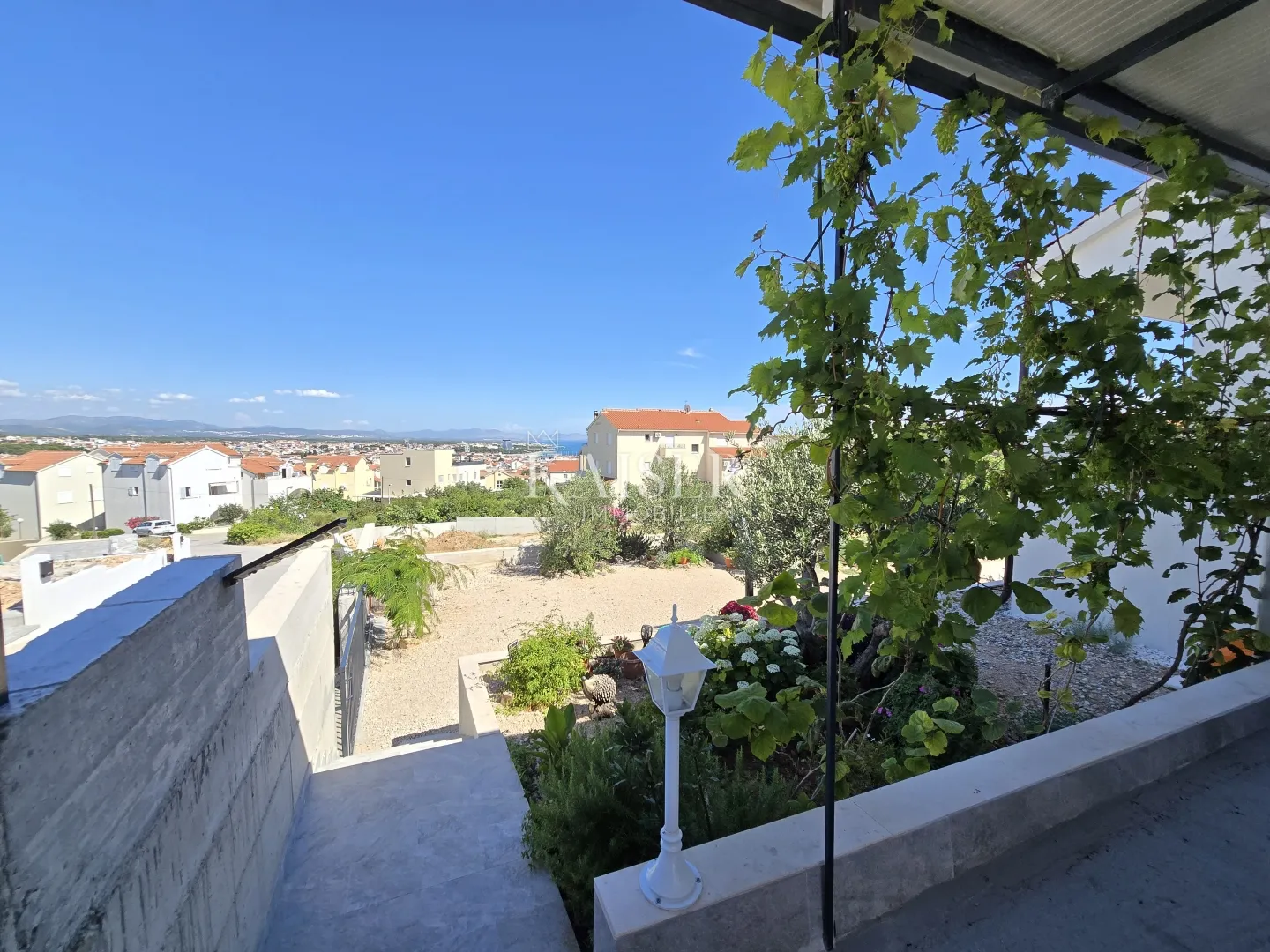 vodice,šibenik - moderna samostojeća prizemnica s garažom i velikom okućnicom - slika 26