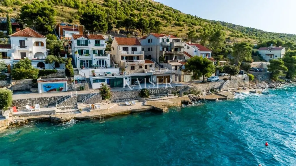 Šibenik - kuća prvi red do mora