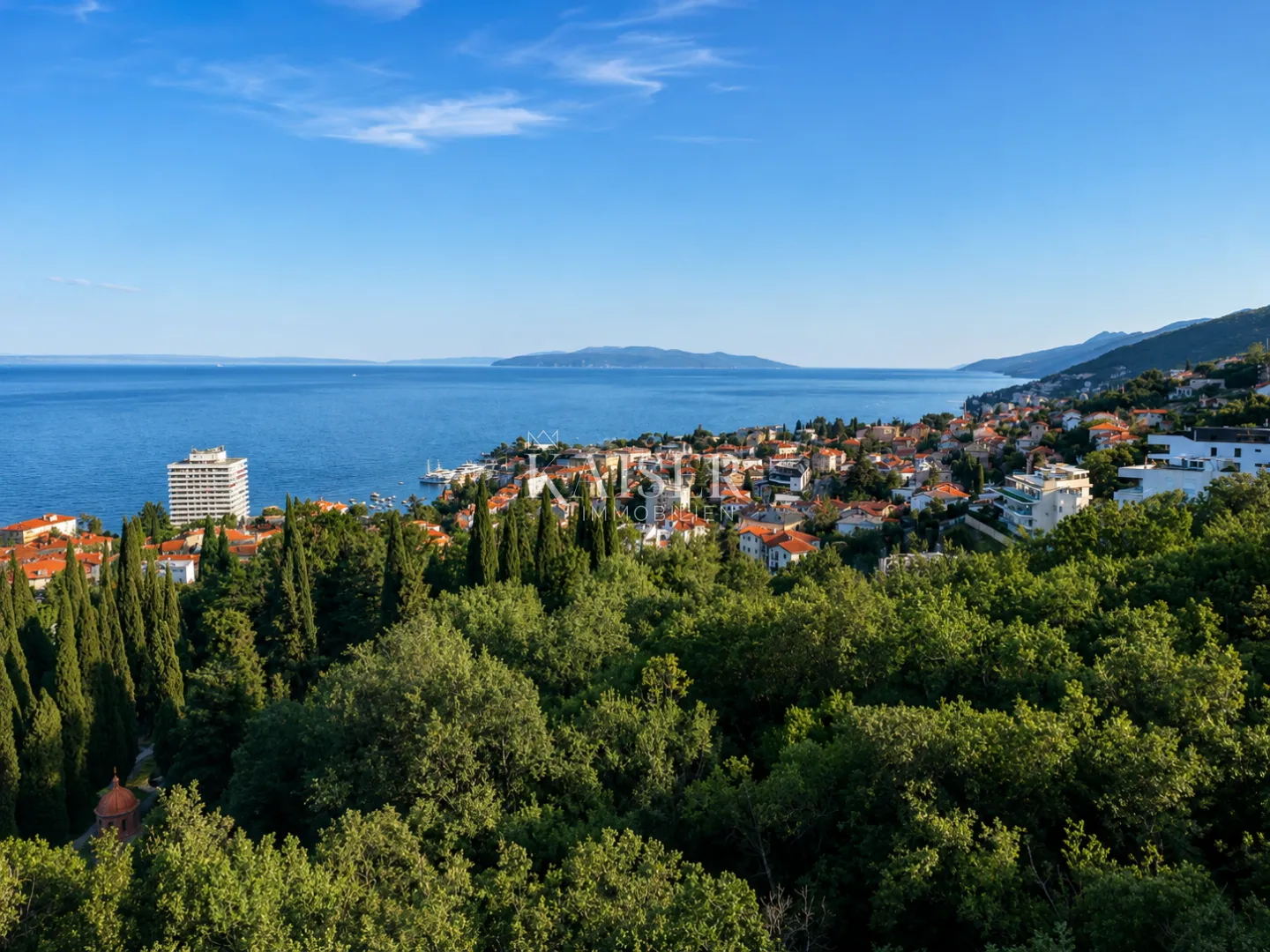 Opatija – Zemljište blizu centra s pogledom na more i investicijskim potencijalom