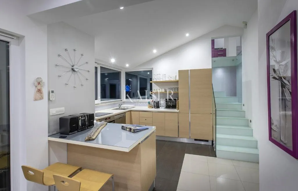 šibenik-rogoznica – luksuzna vila s bazenom, 4 apartmana, tradicionalnom konobom i panoramskim pogledom na more - slika 11
