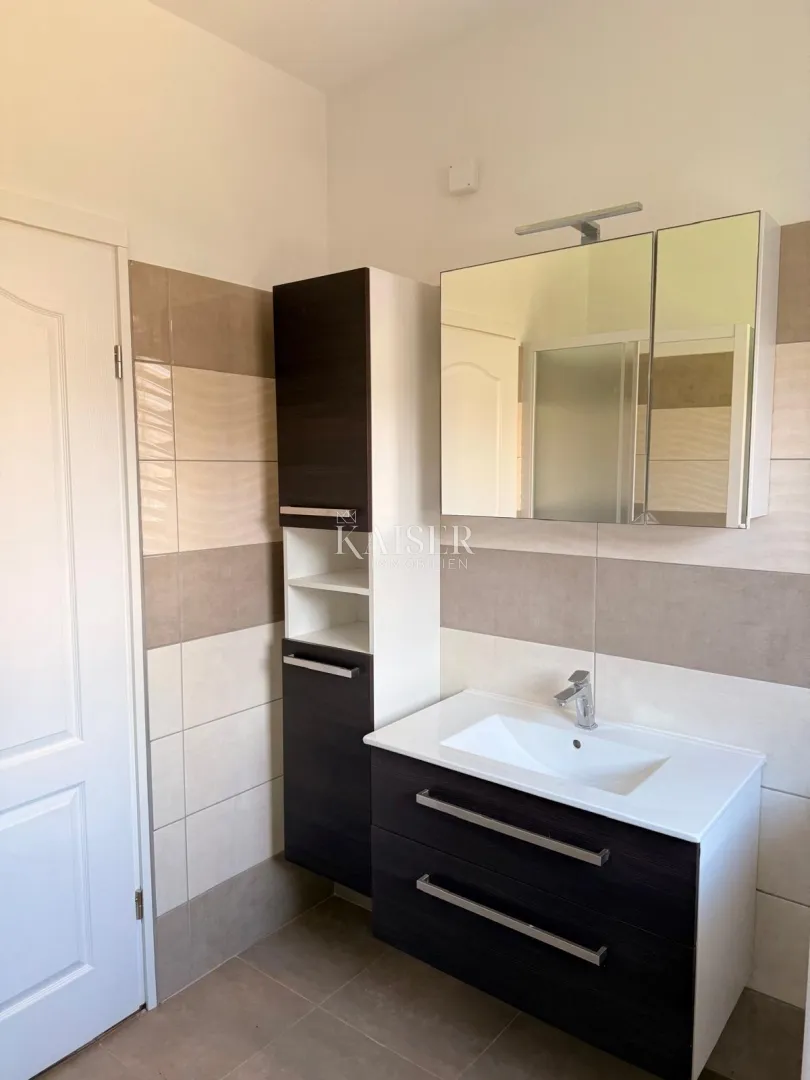 otok cres, cres - kuća sa 4 stana, 288m2, 50m od mora sa prekrasnim pogledom - slika 18