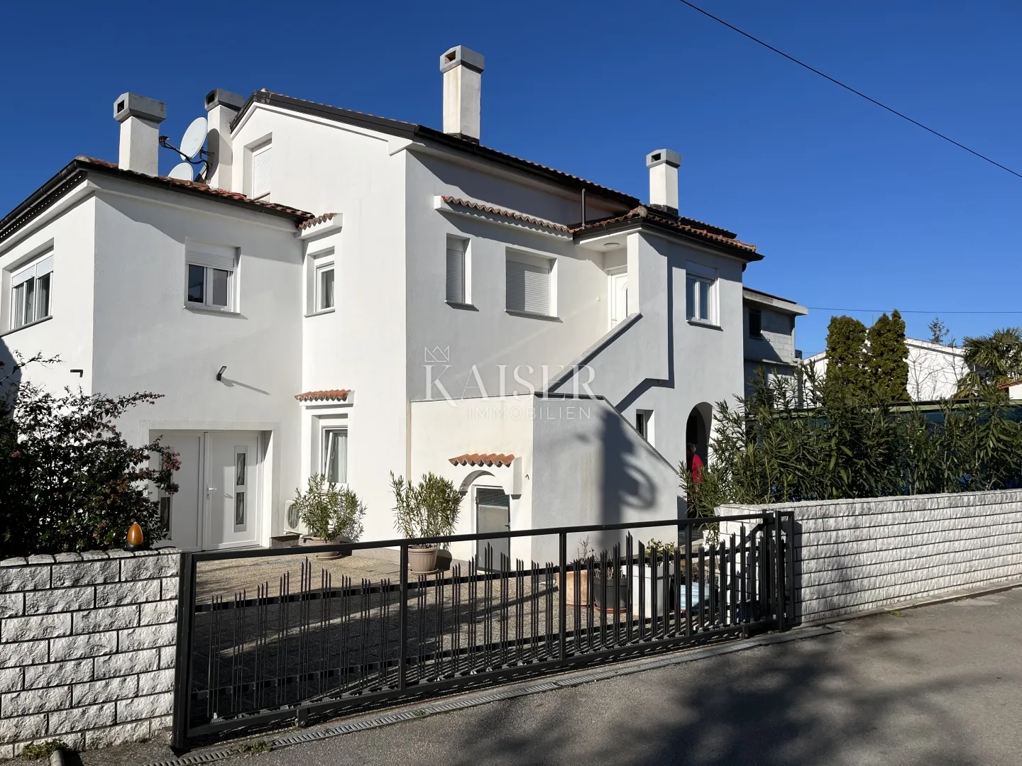 otok krk, malinska - kuća 300 m2 sa pogledom na more - slika 2