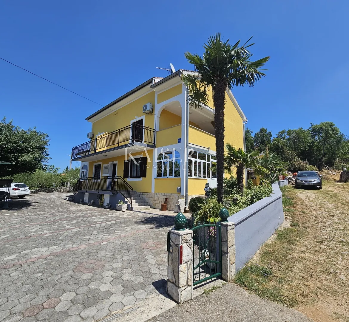 Otok Krk, Malinska - kuća sa 4 apartmana - Malinska, Malinska-Dubašnica