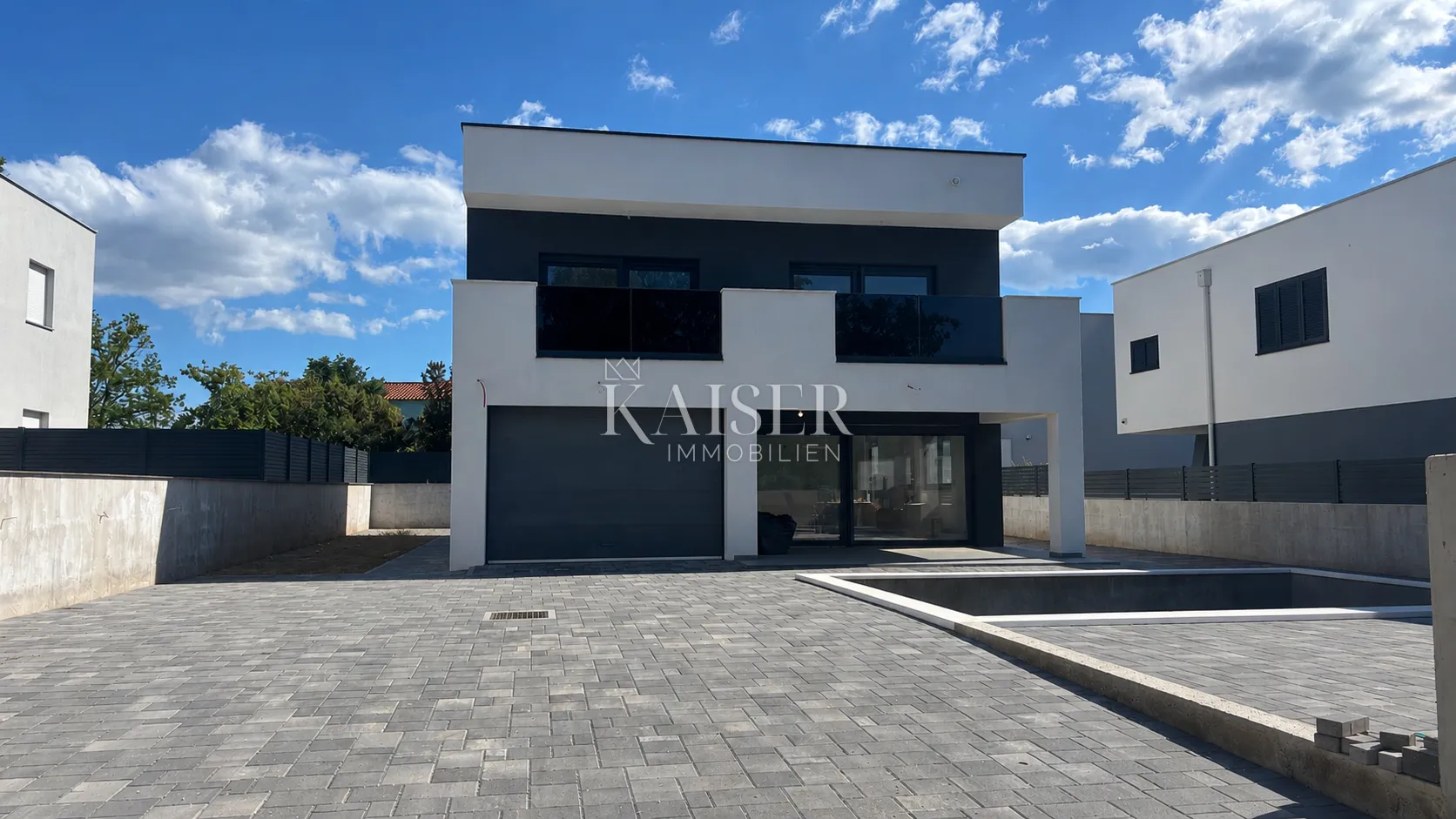 ZADAR – ZATON | Moderna kuća s grijanim bazenom, garažom i prostranom okućnicom - Zaton, Nin