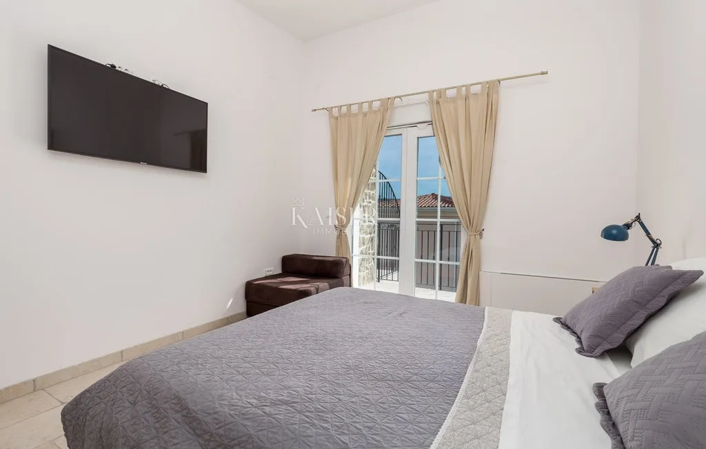 kornić, otok krk- vila 121m2 s pogledom na more i bazenom - slika 16