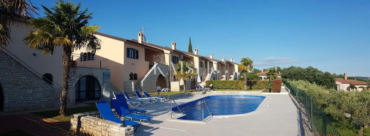 Istra - Poreč, kuća prizemnica sa bazenom i pogledom na more
