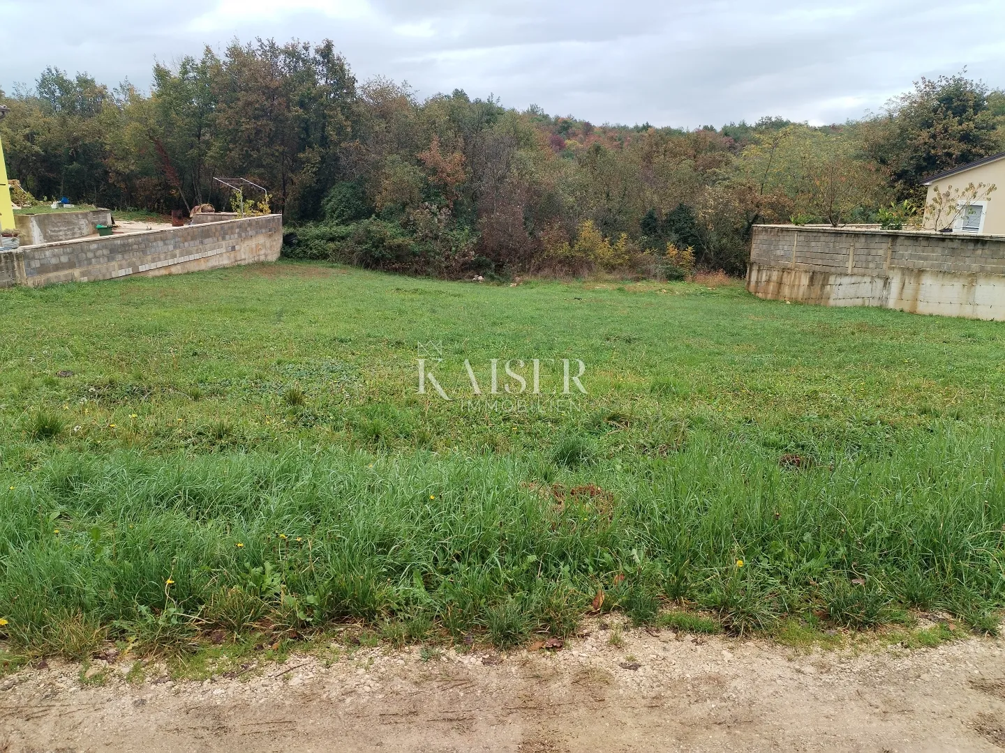 istra, buje, kaštel, građevinsko zemljište 720 m2 - slika 2