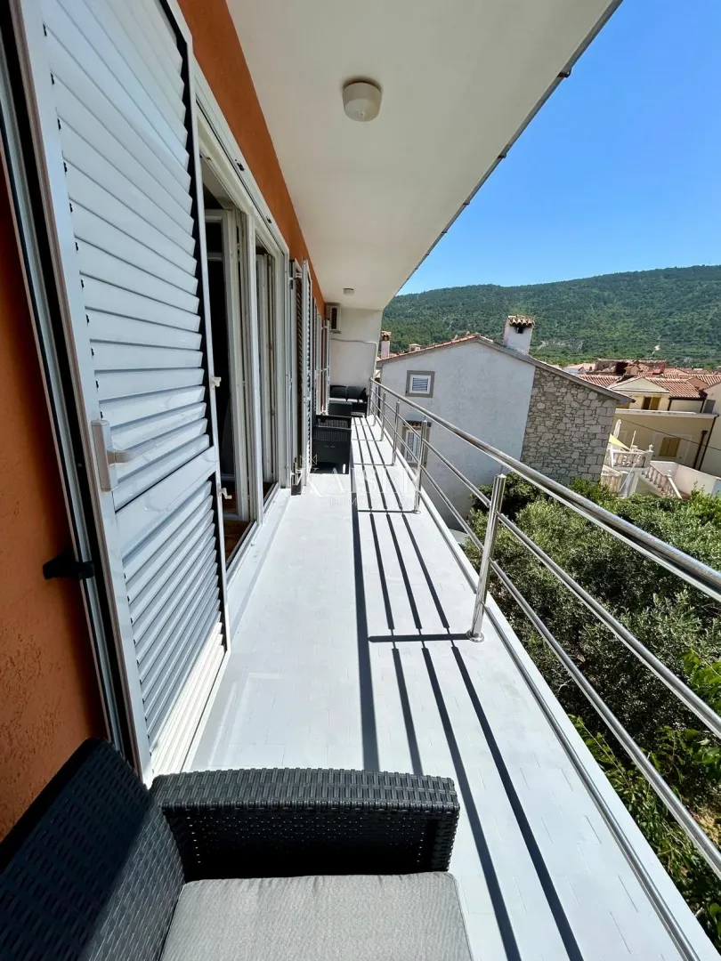 otok cres, cres - kuća sa 4 stana, 288m2, 50m od mora sa prekrasnim pogledom - slika 48