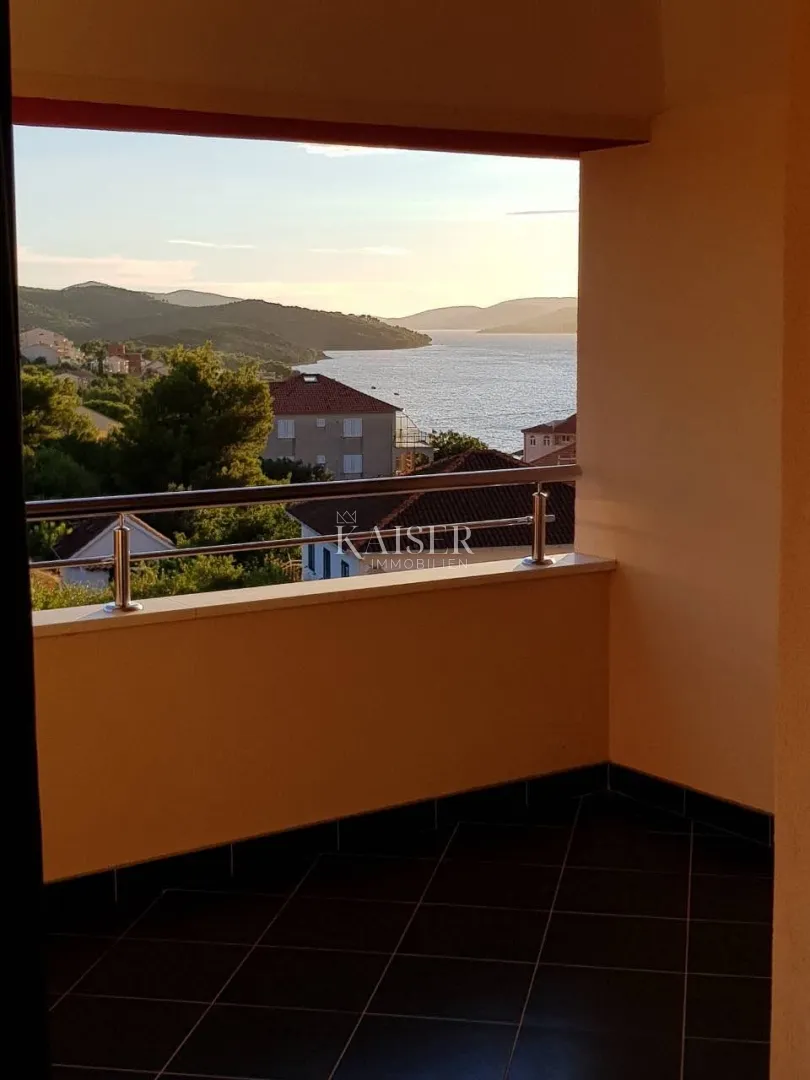 trogir,čiovo- trosoban stan (93 m2) s pogledom na more, blizu plaže - slika 2