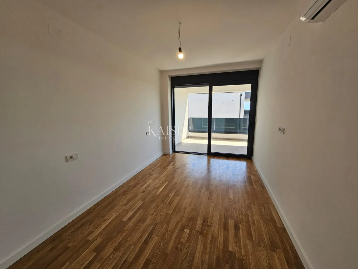 krk - dvoetažni stan 171 m2 sa krovnom terasom i bazenom - slika 11
