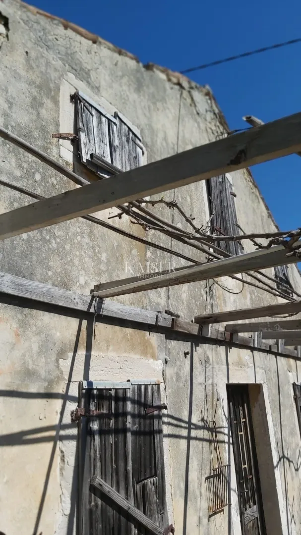 mali lošinj - kamena kuća s pomoćnim objektom i dvorištem - slika 3