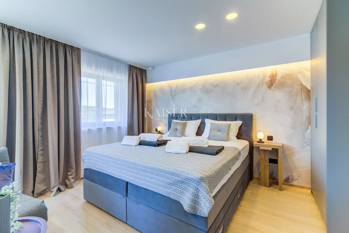 novi vinodolski - villa sa bazenom 300m2 - slika 19