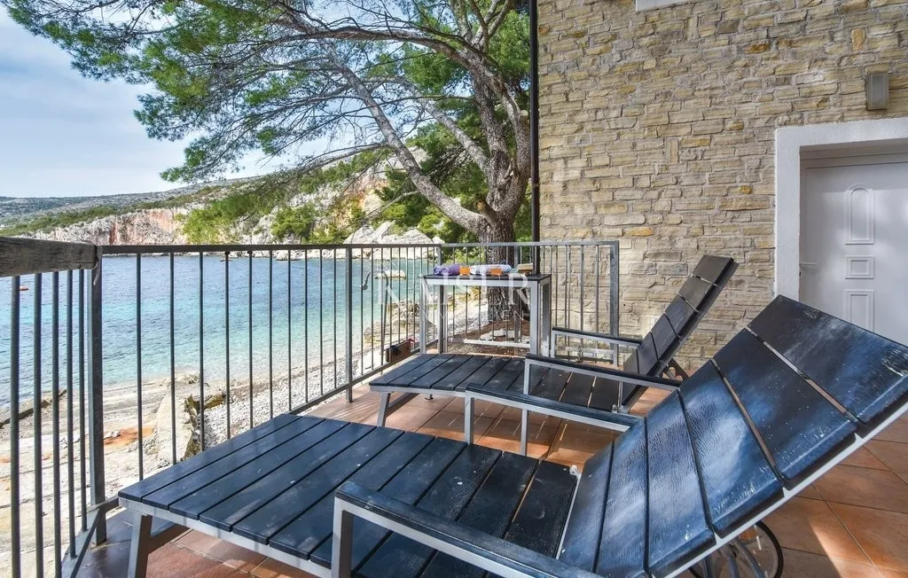otok hvar - kuća prvi red do mora - slika 7