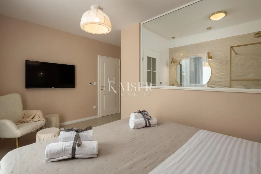 šibenik-rogoznica – ražanj: autentična vila 230 m² s bazenom, pogledom na more i luksuznim interijerom - slika 14