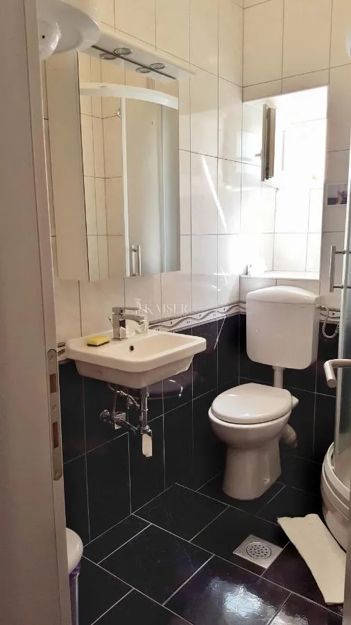 novi vinodolski - kuća sa 8 apartmana u blizini mora - slika 17