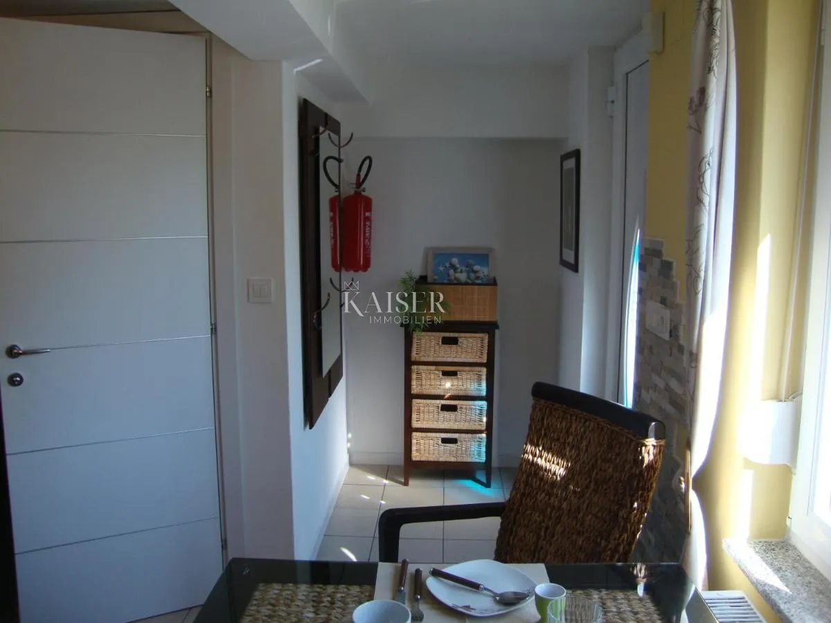 novi vinodolski – vila s tri apartmana na samom moru - slika 4