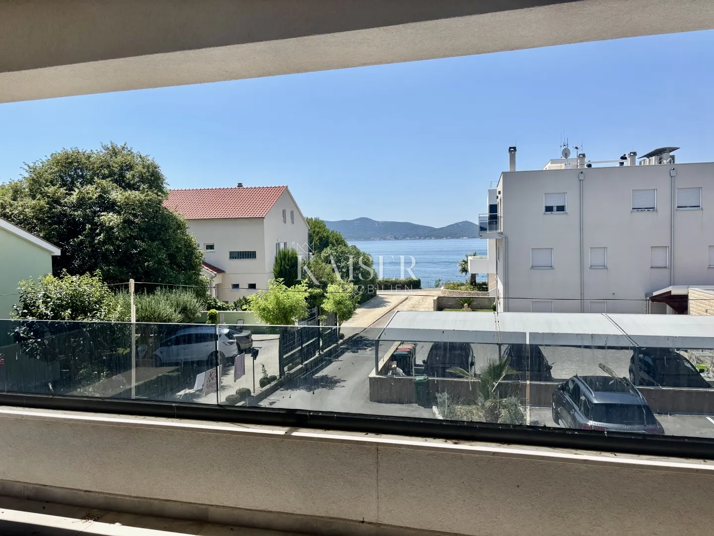 Zadar-Sukošan: Trosoban stan 50 m od mora s pogledom i terasom