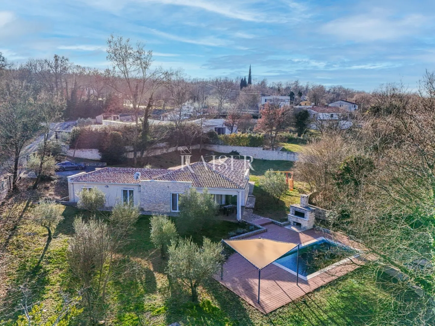 Istra, okolica Labina - vila s bazenom i okućnicom 4.260 m²