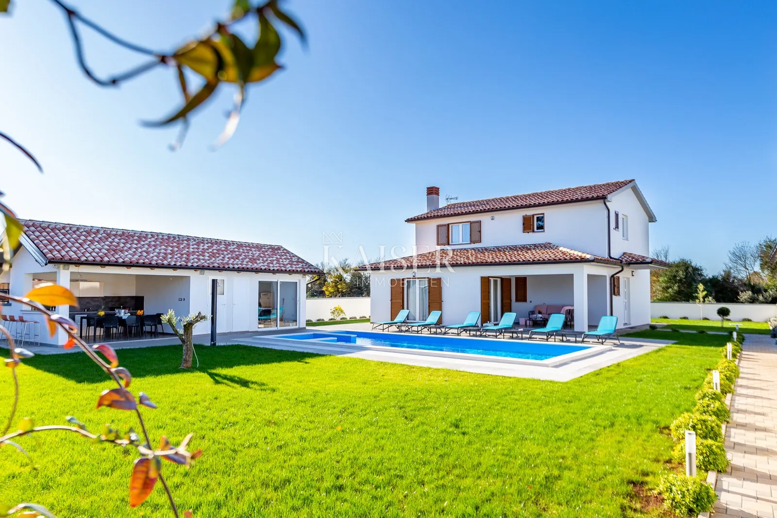 Istra, Pula- kuća 140m2 s bazenom i ljetnom kuhinjom