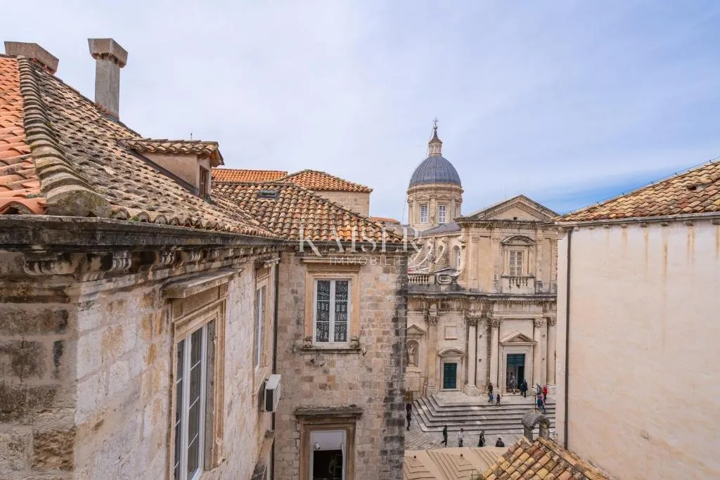 dubrovnik - kamena kuća i poslovni prostor u starom gradu - slika 27