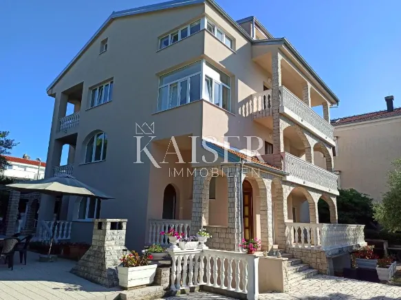 Otok Krk, Malinska - kuća sa 6 apartmana 300 m od mora - Milčetići, Malinska-Dubašnica