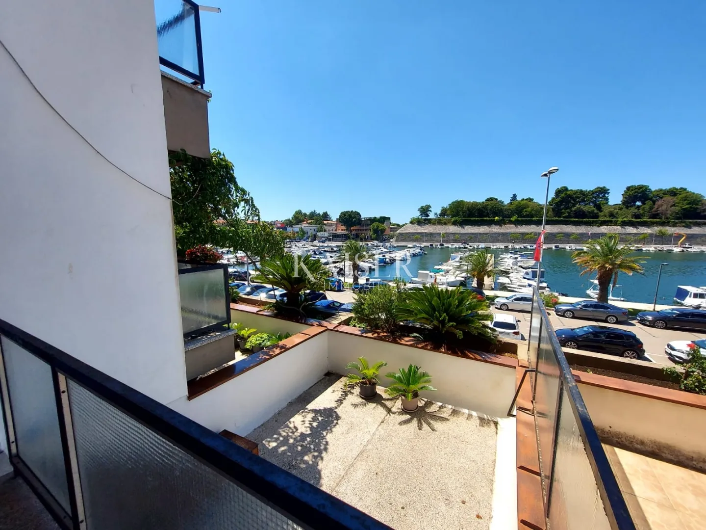 zadar, prvi red do mora, četverosoban stan s pogledom na uvalu jazine - slika 20