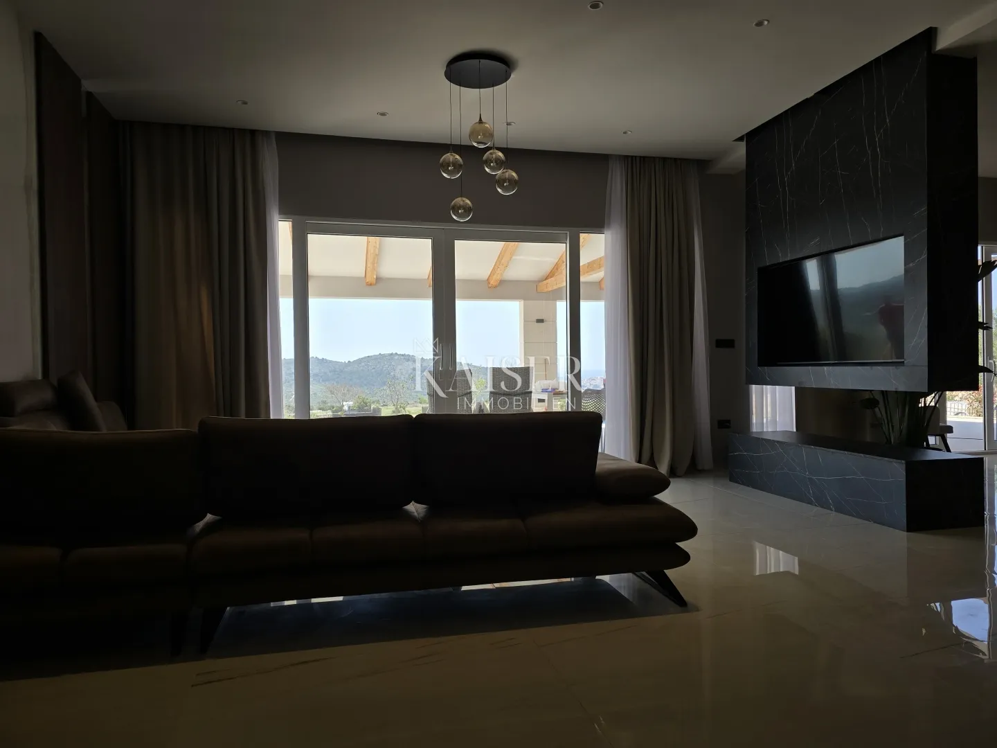 rogoznica- lukszuzna vila sa bazenom i teniskim terenom na 20000m2 - slika 98