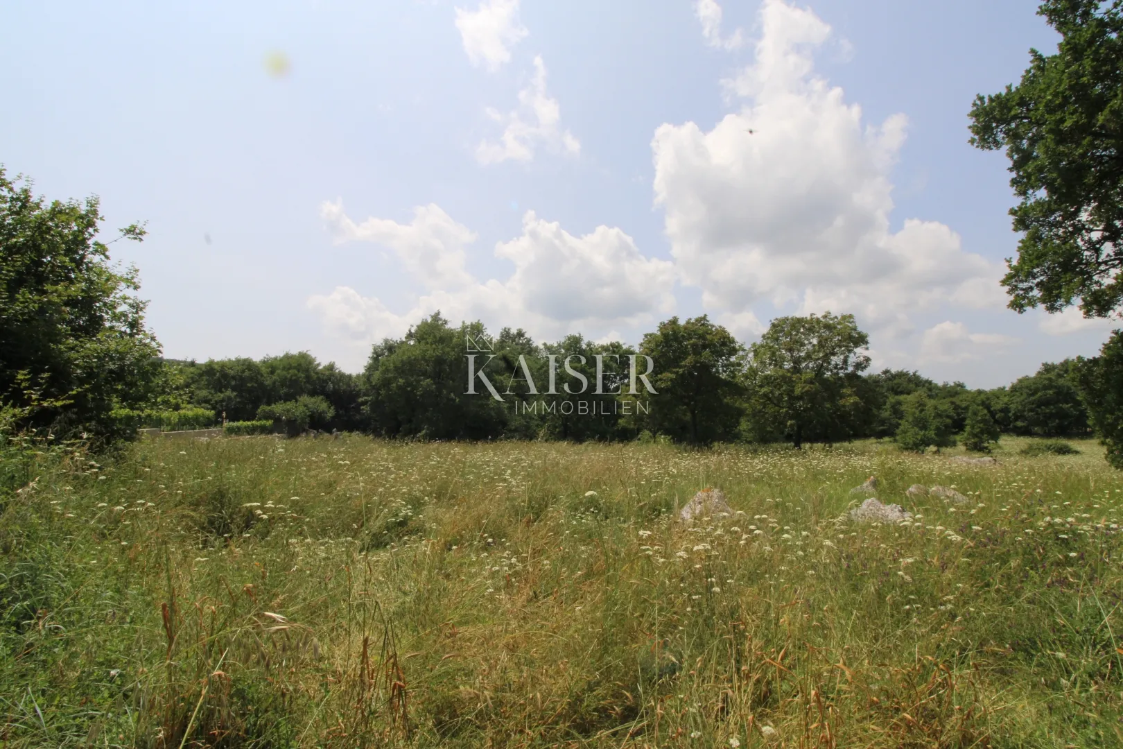 Istra, Labin- poljoprivreno zemljište 11.200m2 pored građevinske zone