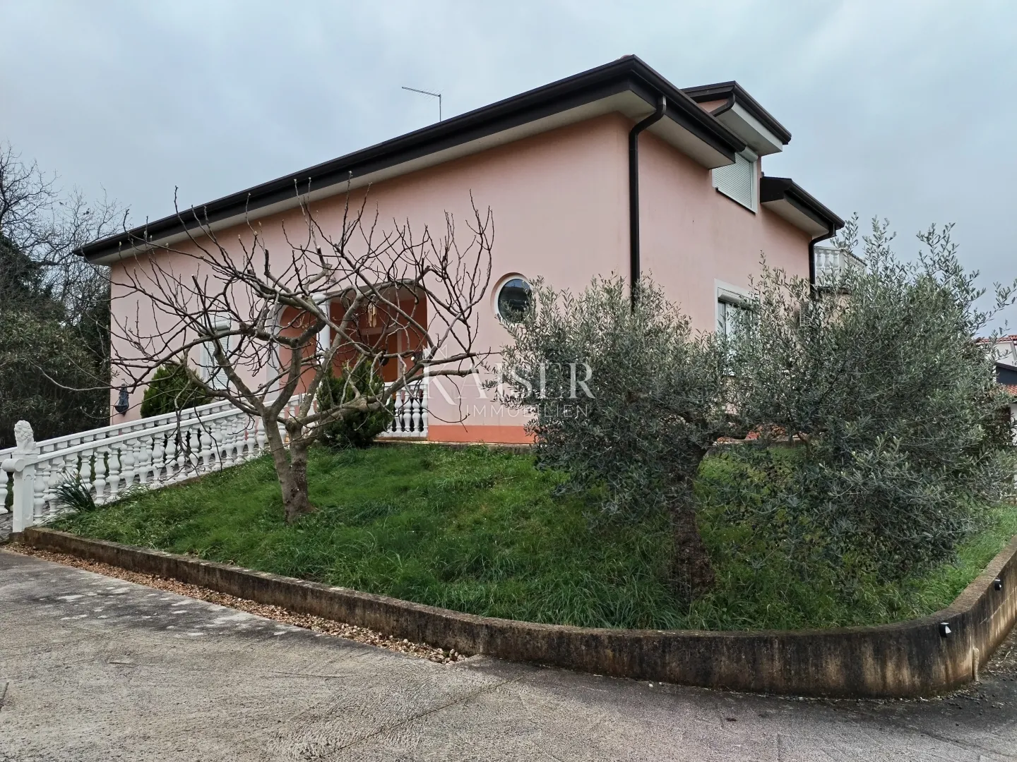 Istra, Umag, kuća sa 4 stana, pogled na more
