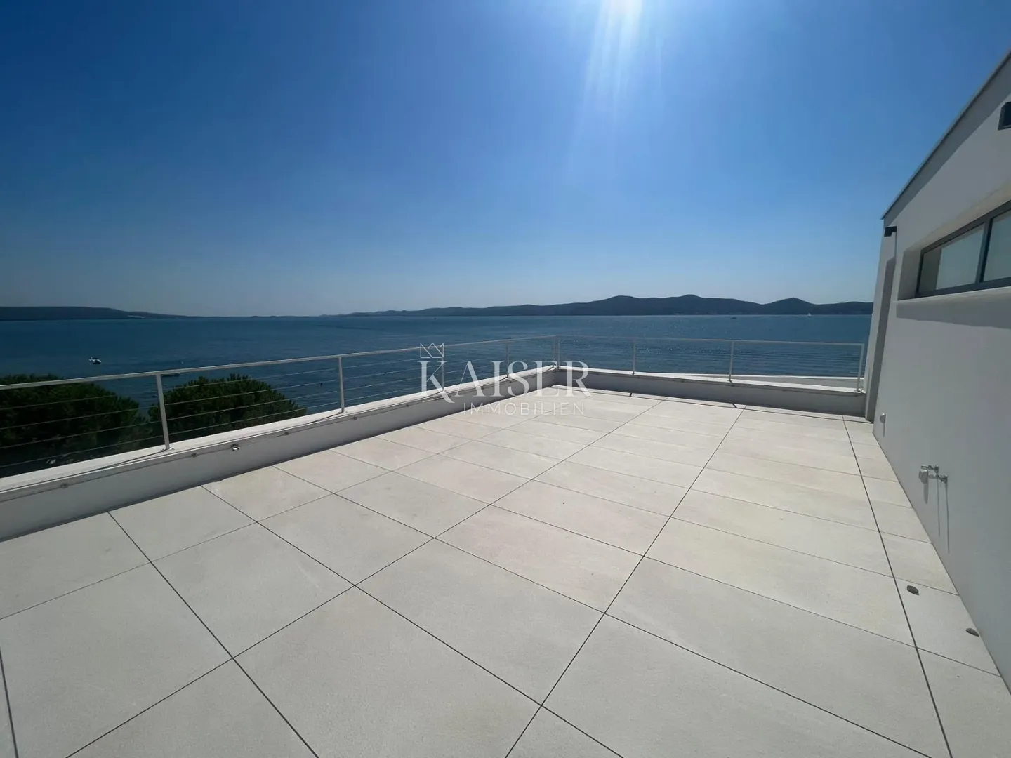 zadar, sukošan - luksuzan dvoetažni stan 218 m2, prvi red do mora - slika 7
