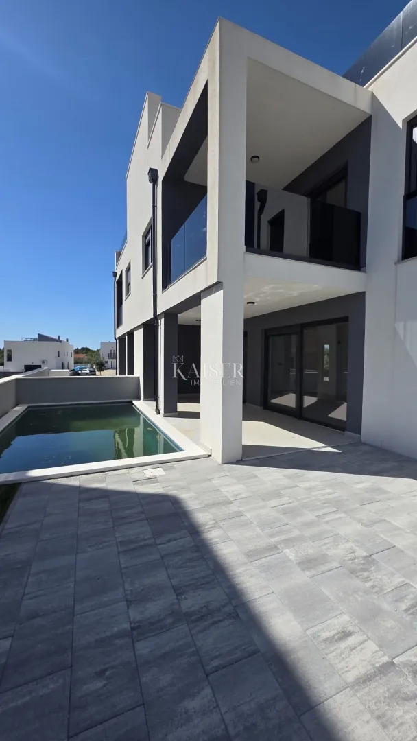 zadar, vrsi- vila 180 m2 sa bazenom i pogledom na more - slika 2