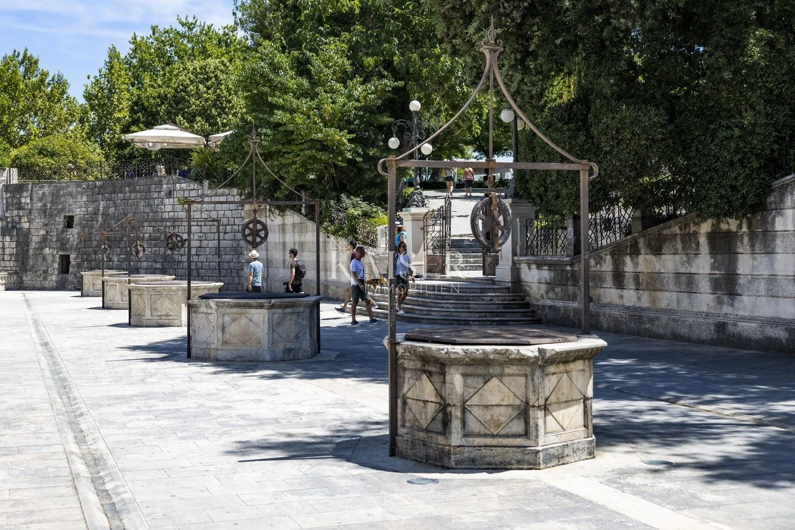 zadar, poluotok, dvoetažni stan na vrhu povijesne zgrade s krovnom terasom u krošnji stoljetnih platana - slika 28