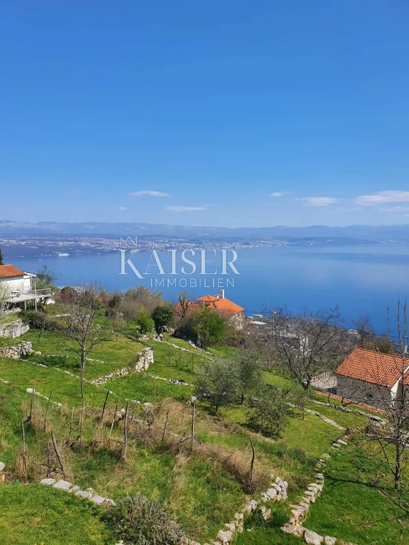 Opatija, Lovran - Kuća sa pogledom na more, sa tri stana 300 m2