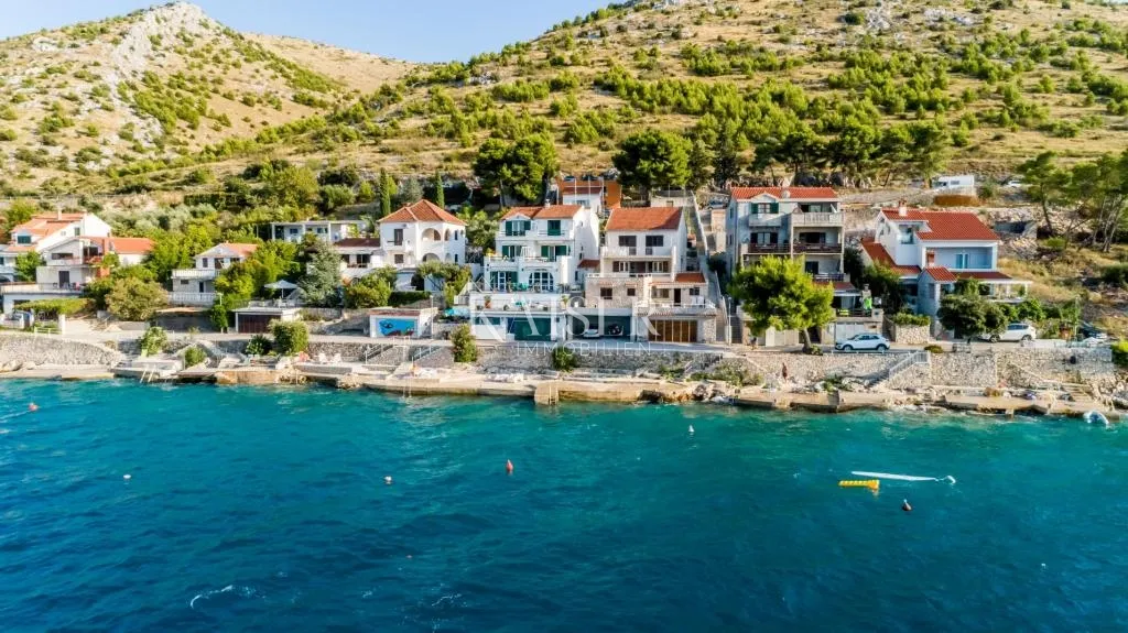 šibenik - kuća prvi red do mora - slika 7