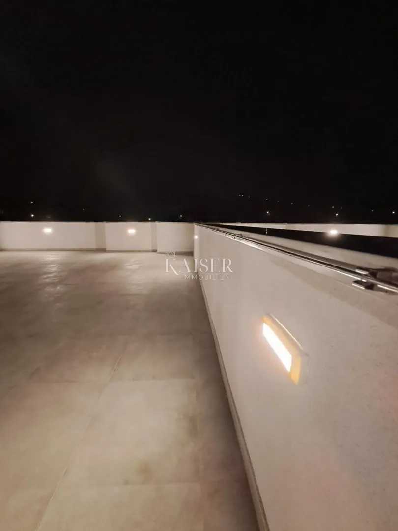 sukošan, zadar-ekskluzivni penthouse s krovnom terasom, 100 m od mora - slika 28